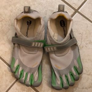 Vibrate five fingers shoes - Women’s